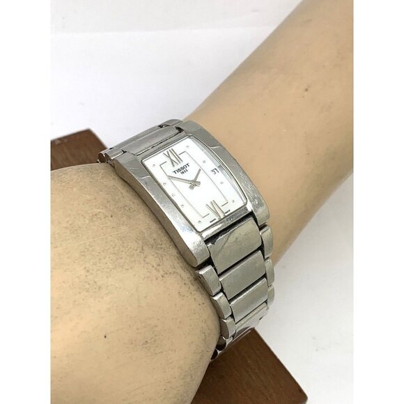 Tissot Women’s Watch Swiss Quartz Mother of Pearl Silver Steel T10530911… - Picture 5 of 13